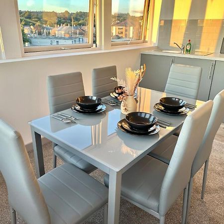 2 Bedroom With Stunning Sunset View, Free Parking And Wifi By Brookland Stays Yeadon Екстериор снимка